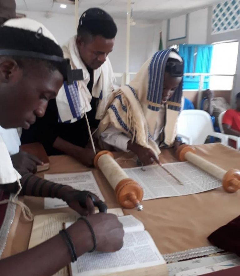 Institution de la lecture de la Torah Feujn